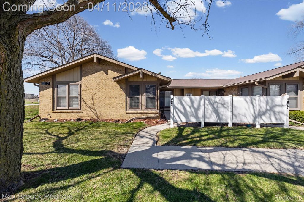 2671 Roundtree Drive Roundtree Drive 4, Troy, MI 48083