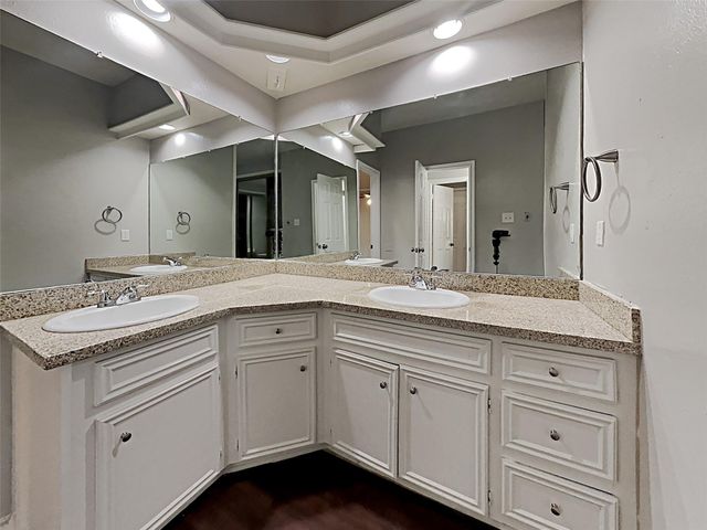 6737 Tournament Drive, Houston, TX 77069
