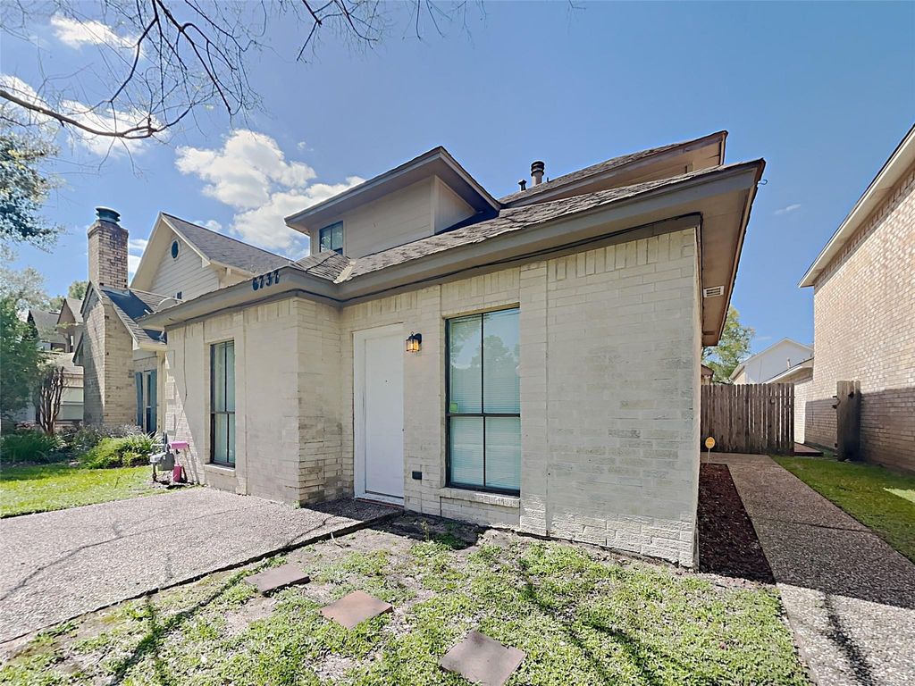 6737 Tournament Drive, Houston, TX 77069