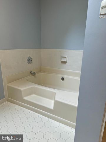 12859 VALLEYWOOD DR, Woodbridge, VA 22192