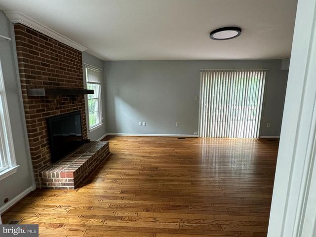 12859 VALLEYWOOD DR, Woodbridge, VA 22192