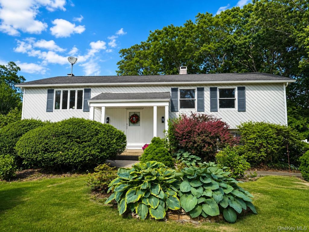 27 Wedgewood Drive, Coram, NY 11727