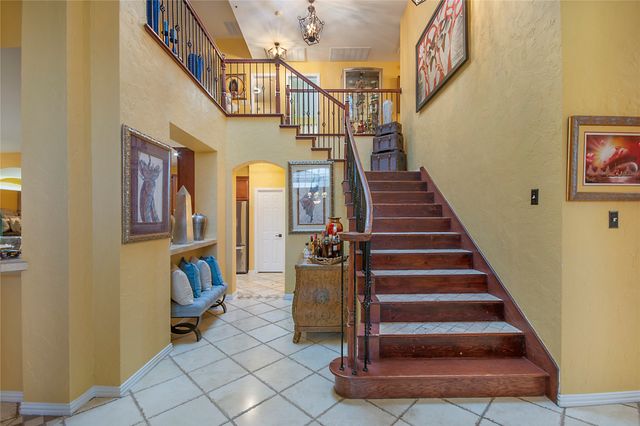 663 E Sandra Lane, Grand Prairie, TX 75052