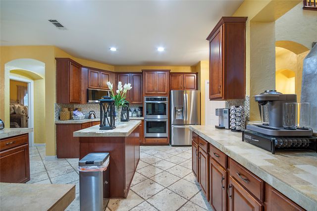 663 E Sandra Lane, Grand Prairie, TX 75052