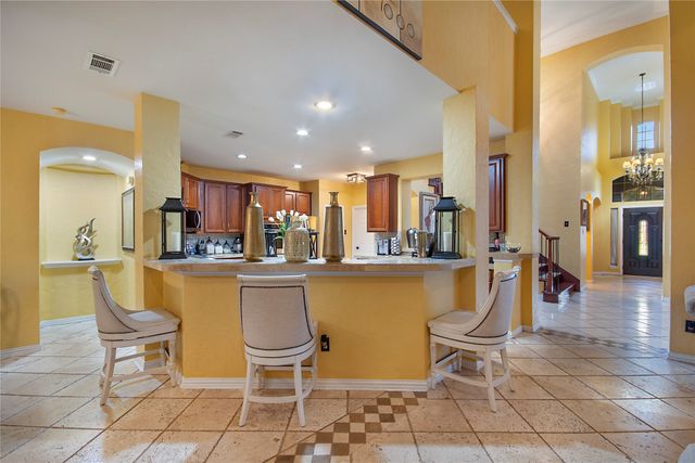663 E Sandra Lane, Grand Prairie, TX 75052