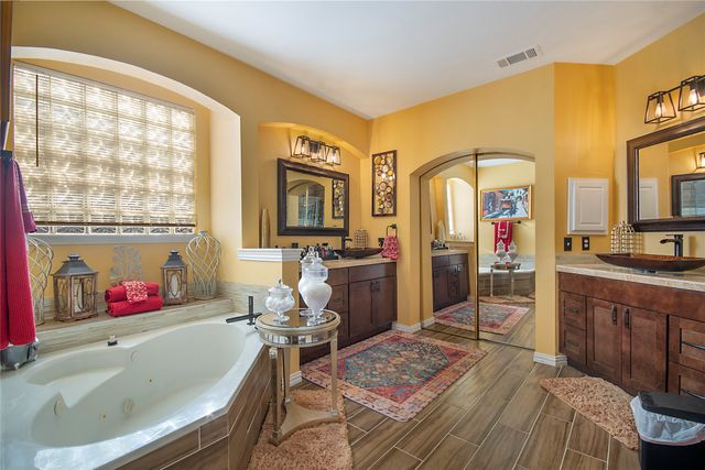 663 E Sandra Lane, Grand Prairie, TX 75052
