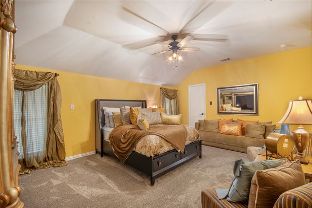 663 E Sandra Lane, Grand Prairie, TX 75052