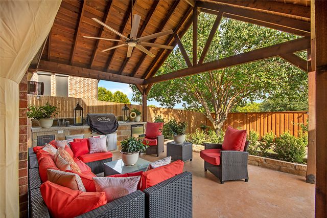 663 E Sandra Lane, Grand Prairie, TX 75052