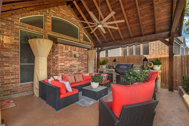 663 E Sandra Lane, Grand Prairie, TX 75052