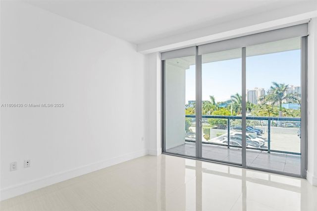 3250 NE 188th St 203, Aventura, FL 33180