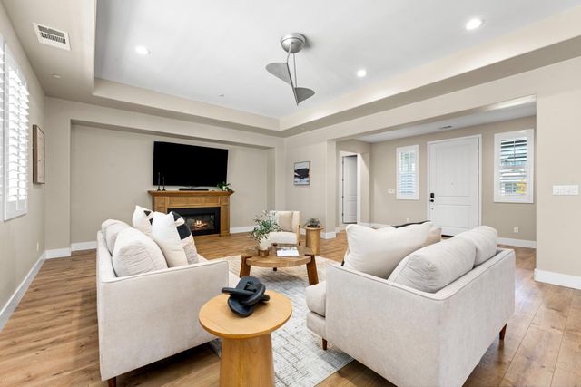 5121 Ridgevine Way, Fair Oaks, CA 95628