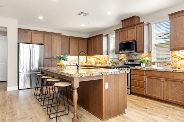5121 Ridgevine Way, Fair Oaks, CA 95628