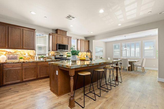 5121 Ridgevine Way, Fair Oaks, CA 95628