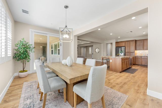 5121 Ridgevine Way, Fair Oaks, CA 95628