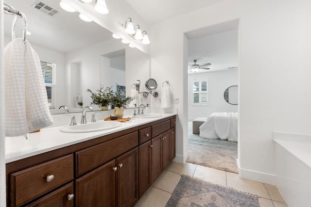5121 Ridgevine Way, Fair Oaks, CA 95628