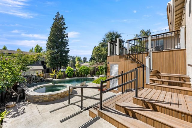 5121 Ridgevine Way, Fair Oaks, CA 95628