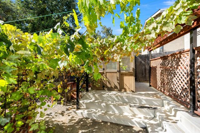 5121 Ridgevine Way, Fair Oaks, CA 95628