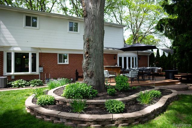 14922 Robinwood Drive, Plymouth, MI 48170
