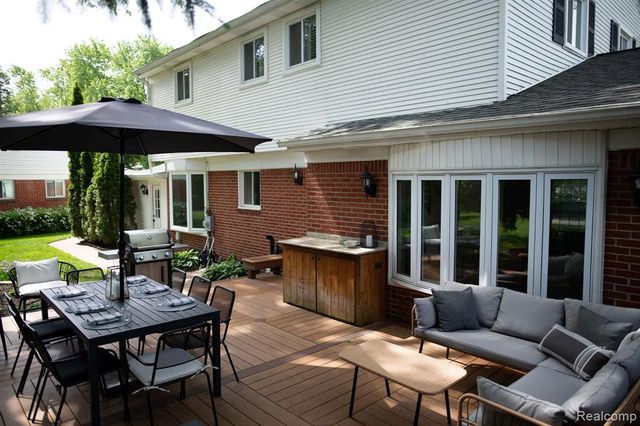 14922 Robinwood Drive, Plymouth, MI 48170
