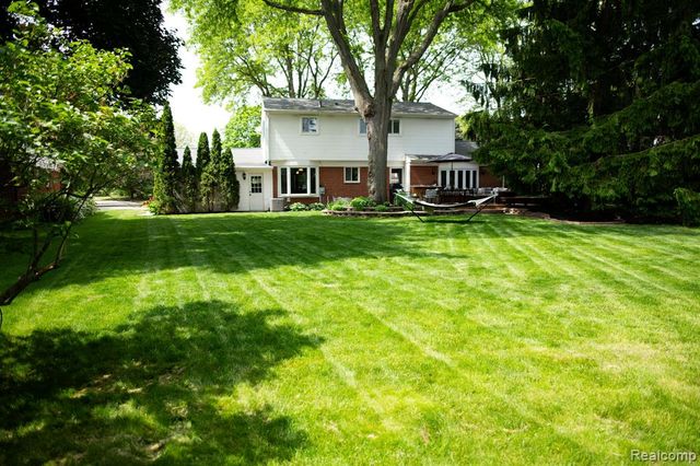 14922 Robinwood Drive, Plymouth, MI 48170