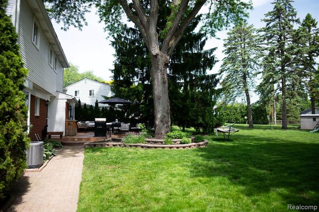14922 Robinwood Drive, Plymouth, MI 48170
