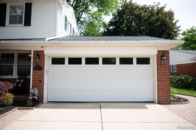 14922 Robinwood Drive, Plymouth, MI 48170