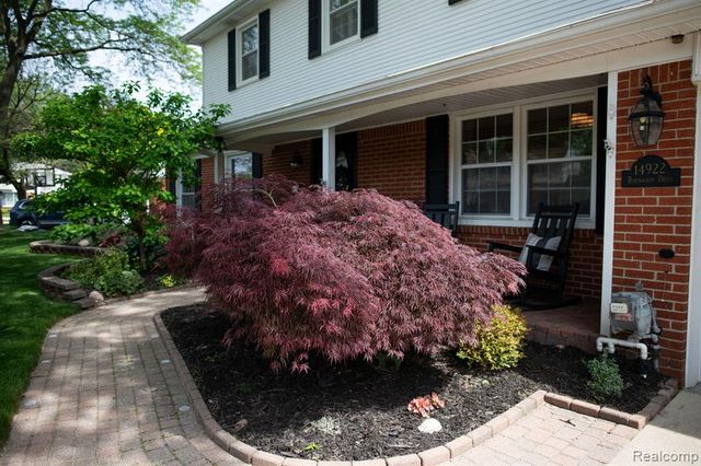 14922 Robinwood Drive, Plymouth, MI 48170
