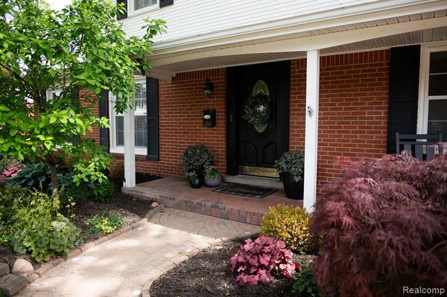 14922 Robinwood Drive, Plymouth, MI 48170
