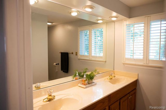 14922 Robinwood Drive, Plymouth, MI 48170