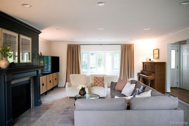 14922 Robinwood Drive, Plymouth, MI 48170