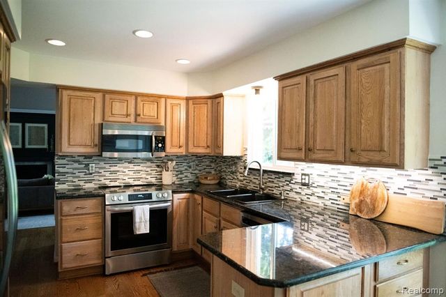 14922 Robinwood Drive, Plymouth, MI 48170