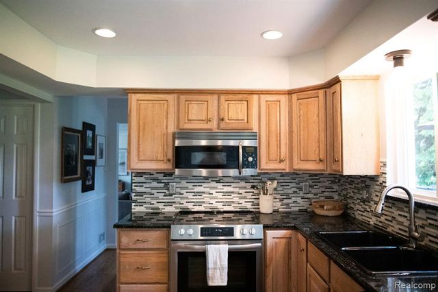 14922 Robinwood Drive, Plymouth, MI 48170