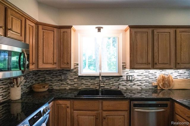 14922 Robinwood Drive, Plymouth, MI 48170