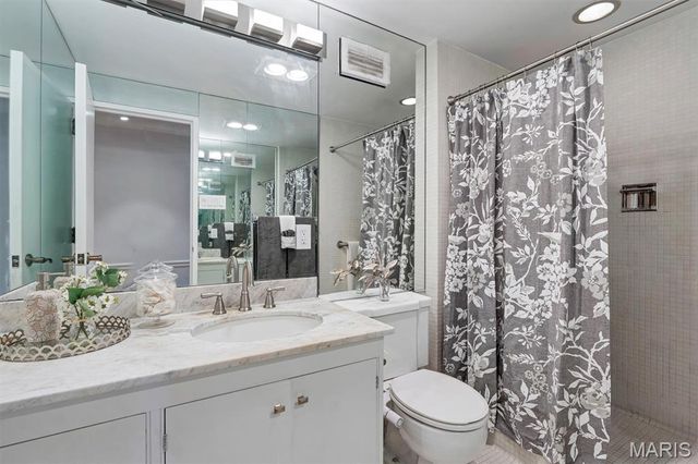 4501 Lindell Boulevard 11A, St Louis, MO 63108