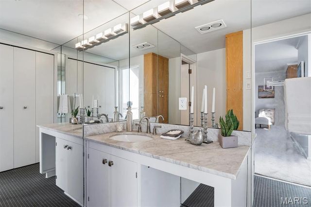 4501 Lindell Boulevard 11A, St Louis, MO 63108