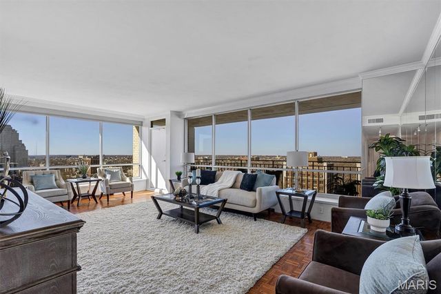 4501 Lindell Boulevard 11A, St Louis, MO 63108