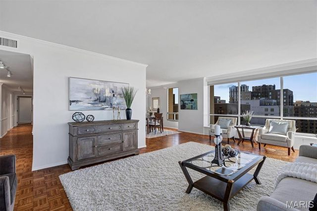 4501 Lindell Boulevard 11A, St Louis, MO 63108