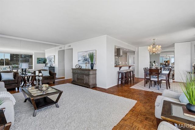 4501 Lindell Boulevard 11A, St Louis, MO 63108