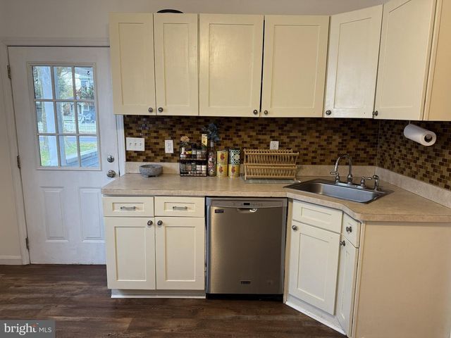 666 E BAY AVE, Barnegat, NJ 08005