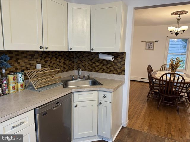 666 E BAY AVE, Barnegat, NJ 08005