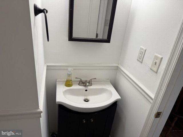 666 E BAY AVE, Barnegat, NJ 08005