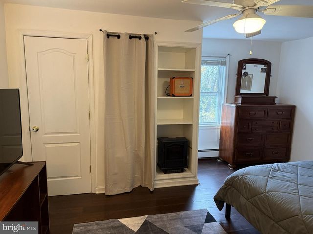 666 E BAY AVE, Barnegat, NJ 08005