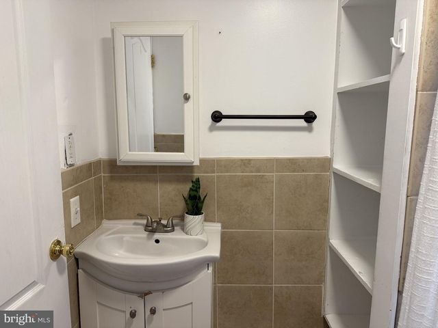 666 E BAY AVE, Barnegat, NJ 08005