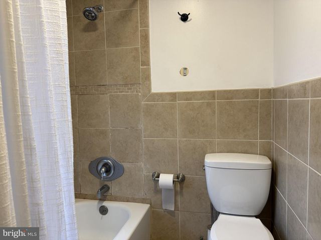 666 E BAY AVE, Barnegat, NJ 08005