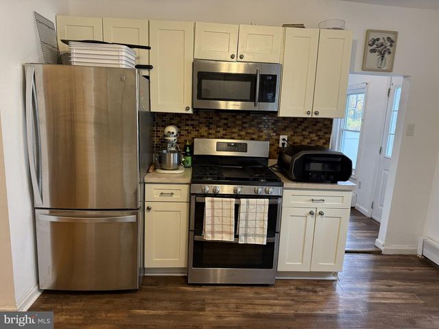666 E BAY AVE, Barnegat, NJ 08005