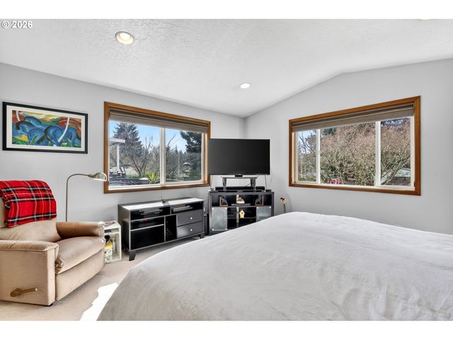 14275 Se HOLLY VIEW Ter, Damascus, OR 97089