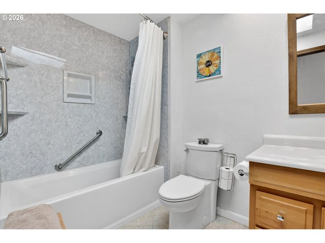 14275 Se HOLLY VIEW Ter, Damascus, OR 97089