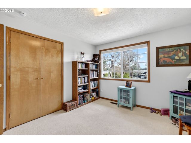 14275 Se HOLLY VIEW Ter, Damascus, OR 97089