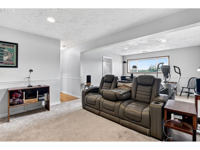 14275 Se HOLLY VIEW Ter, Damascus, OR 97089