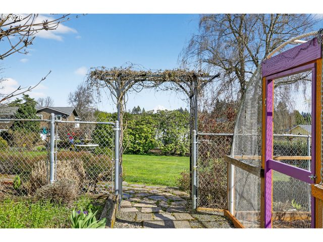 14275 Se HOLLY VIEW Ter, Damascus, OR 97089